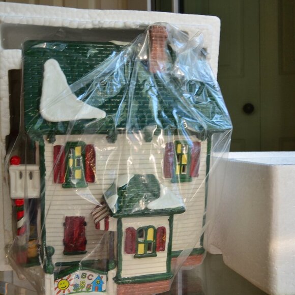 Dept 56 Department 56 Peppermint Porch Day Care Original Snow Village LIGHTED - Picture 6 of 15